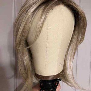 "Effect" topper in sandy blonde rooted from "Top Power" line